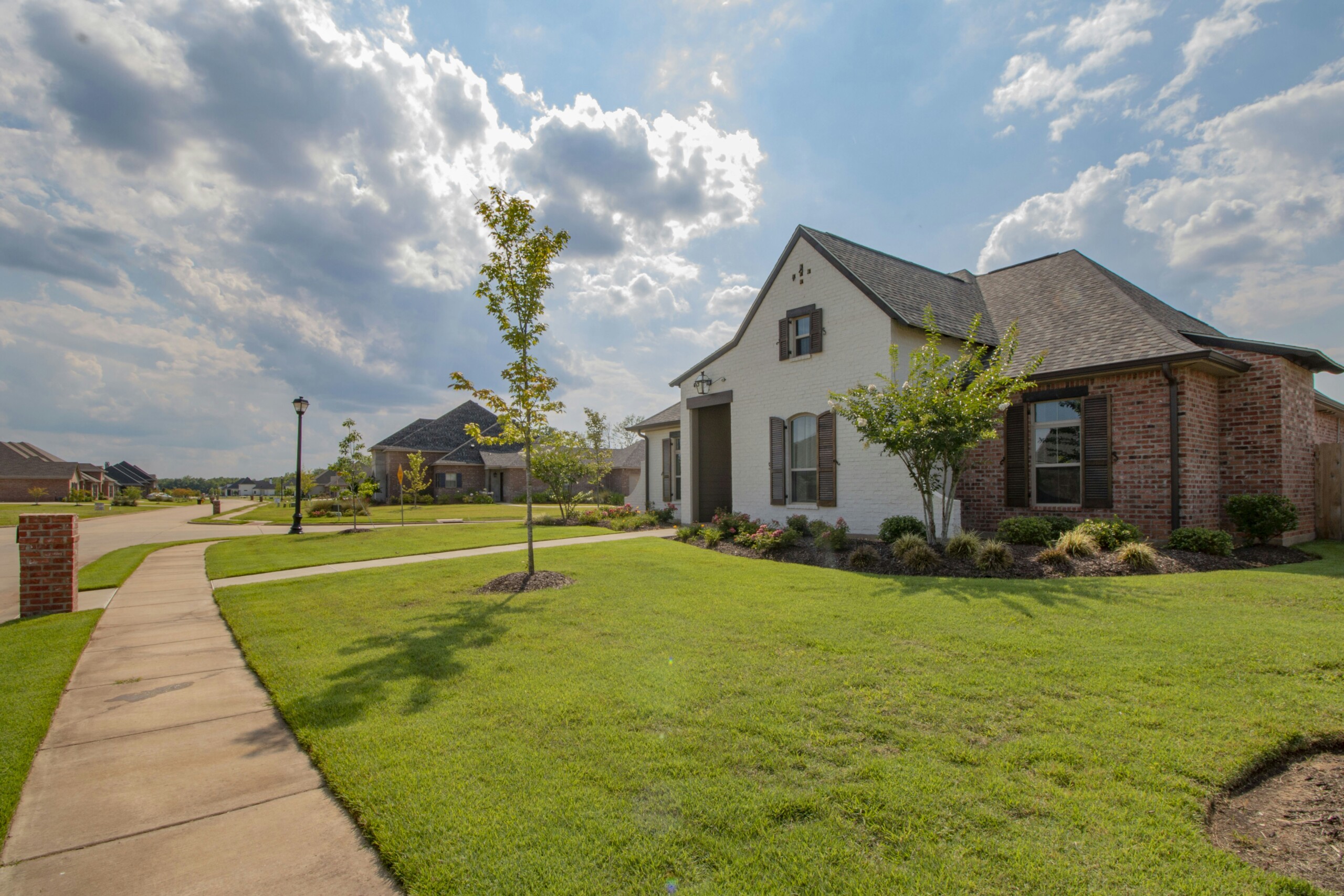 Comfortable family homes and neighborhoods in Tulare California